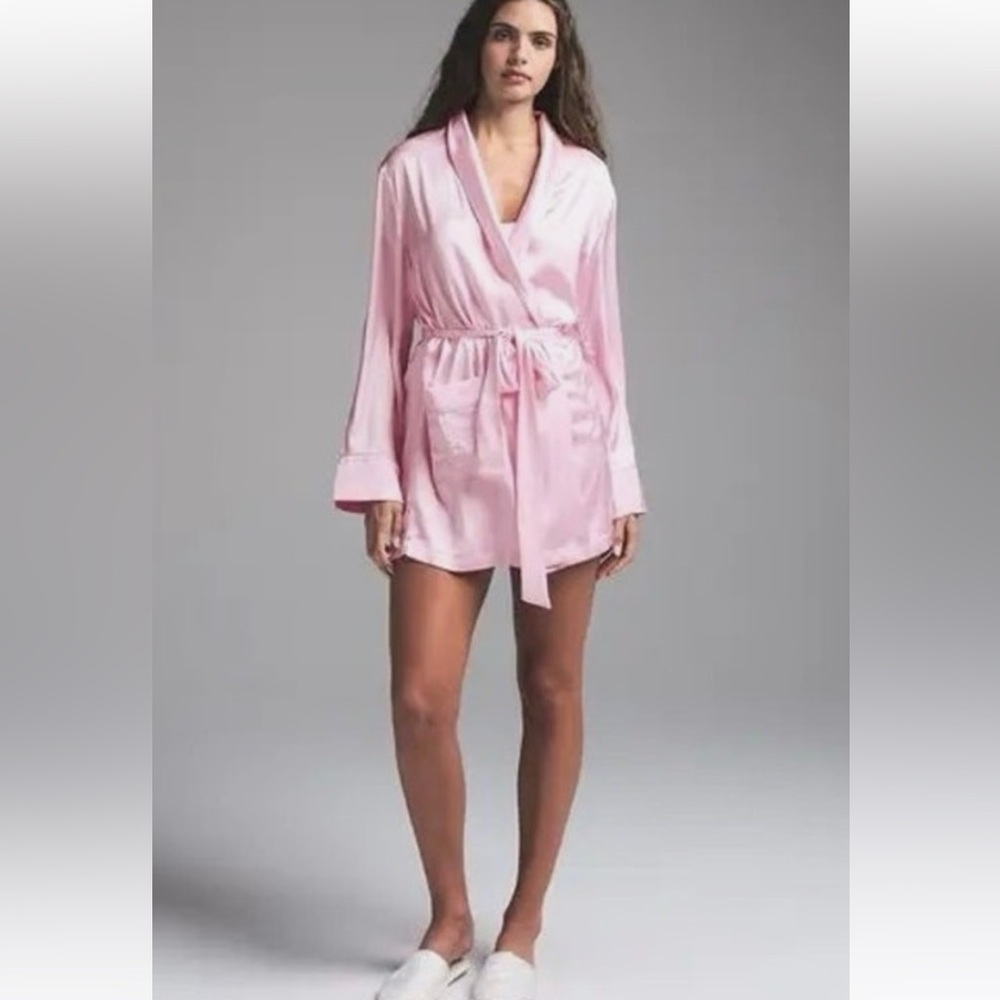 SKIMS NWT Hotel Shine Robe - Baby Pink